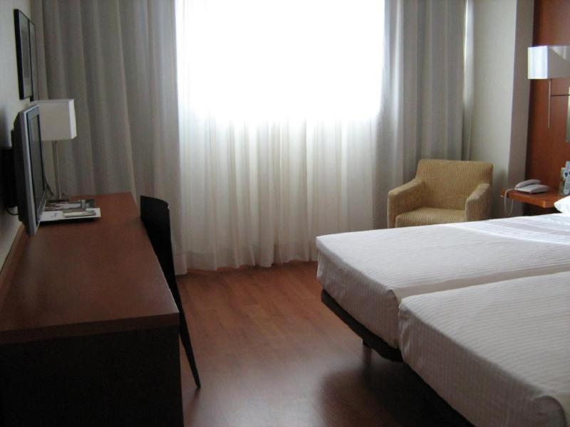 Room #9249819 image 3
