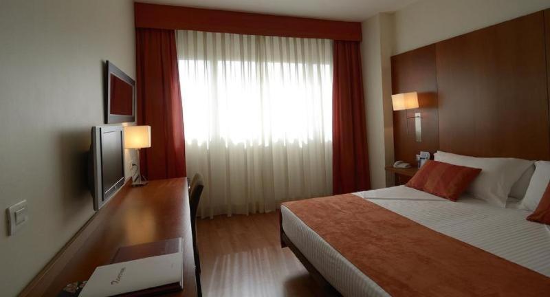 Room #9249819 image 2