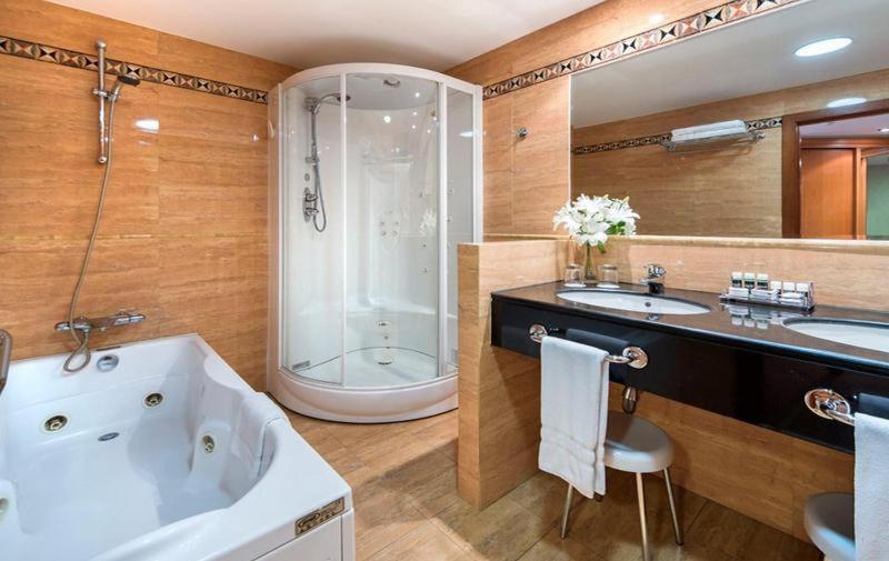 Room #9181869 image 2