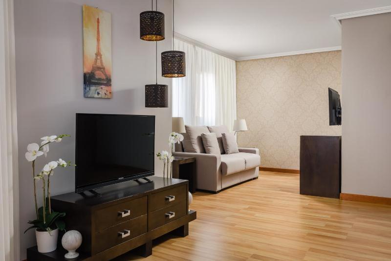 Room #9181870 image 3