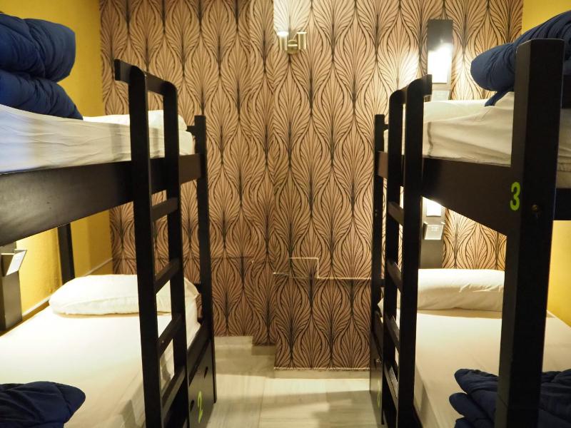 Bed in 14-Bed Mixed Dormitory Room image 4