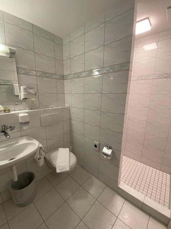 Single Room image 4