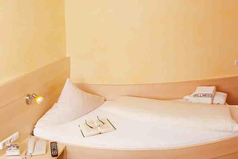 Standard Single Room image 2