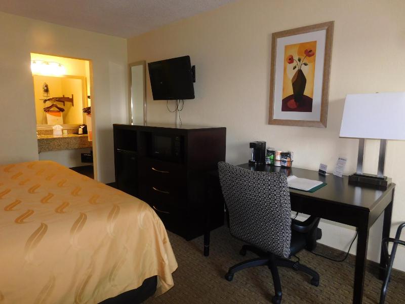King Room - Non-Smoking image 3
