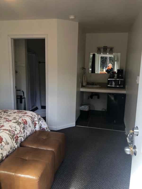 Queen Room with Balcony image 2