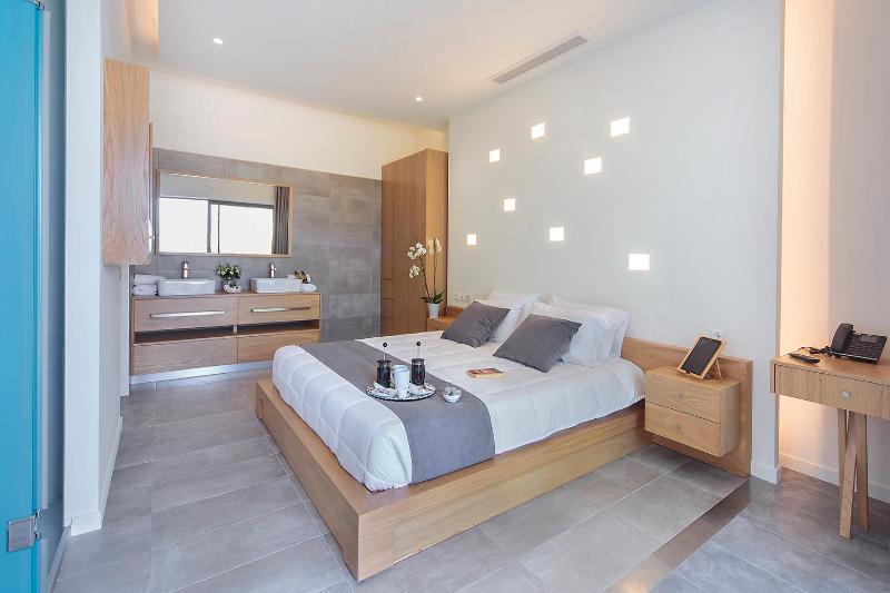 Suite with Sea View image 2