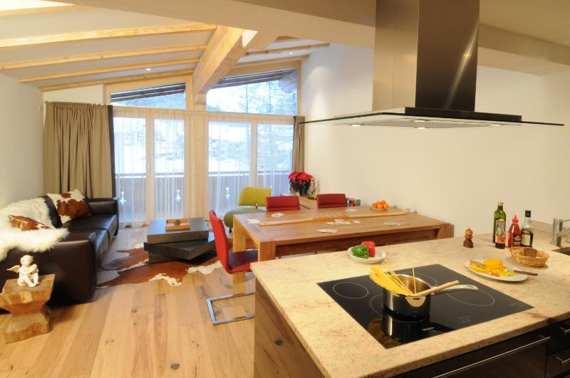 Deluxe Two-Bedroom Apartment image 2