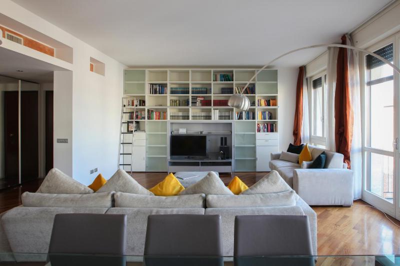 Three-Bedroom Apartment - Corso di Porta Romana 52 image 4