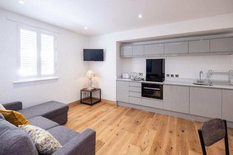 Three Tuns Apartments - Hazel - Aldeburgh Coastal Cottages - image 2