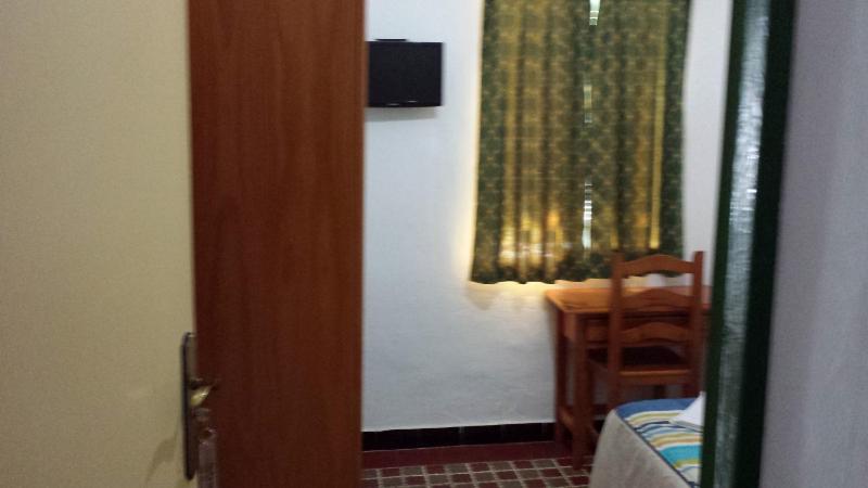 Single Room with Shared Bathroom image 4