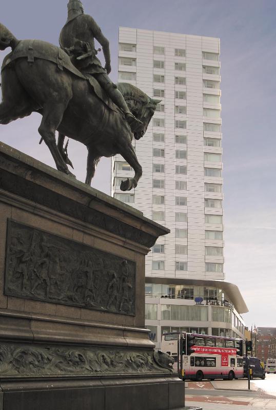 Park Plaza Leeds - image 12