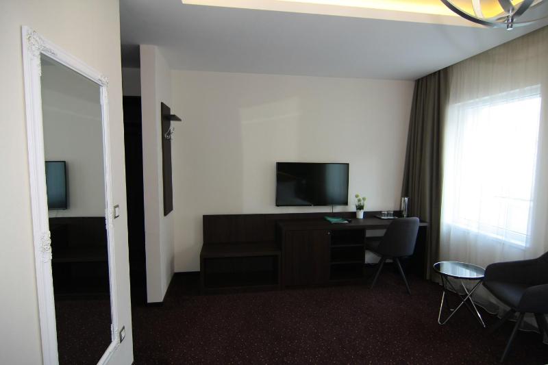 Double Room with Two Double Beds image 3