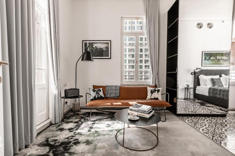 Junior Suite with Balcony image 3
