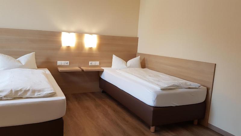 Classic Quadruple Room image 3