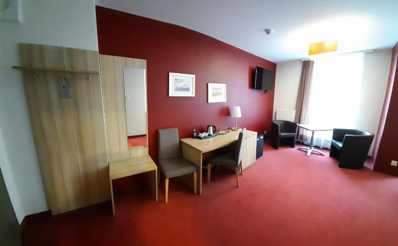 Large Double Room image 3