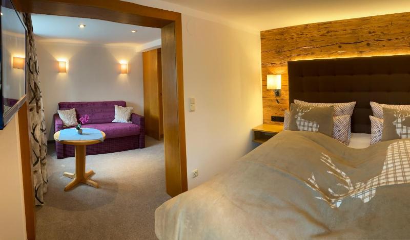 Double Room with Balcony image 3
