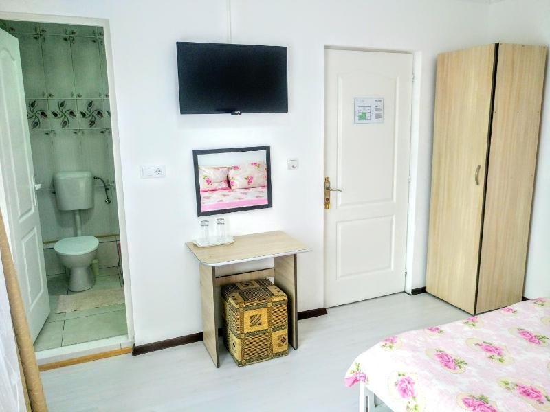 Double Room with Balcony image 3