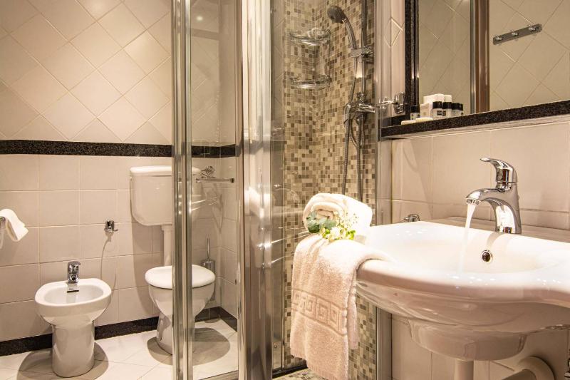 Standard Single Room image 4
