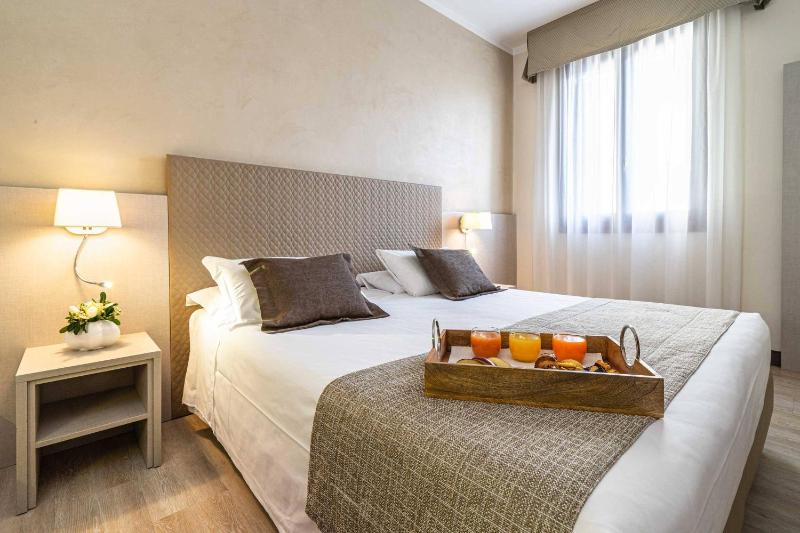 Standard Double Room image 4