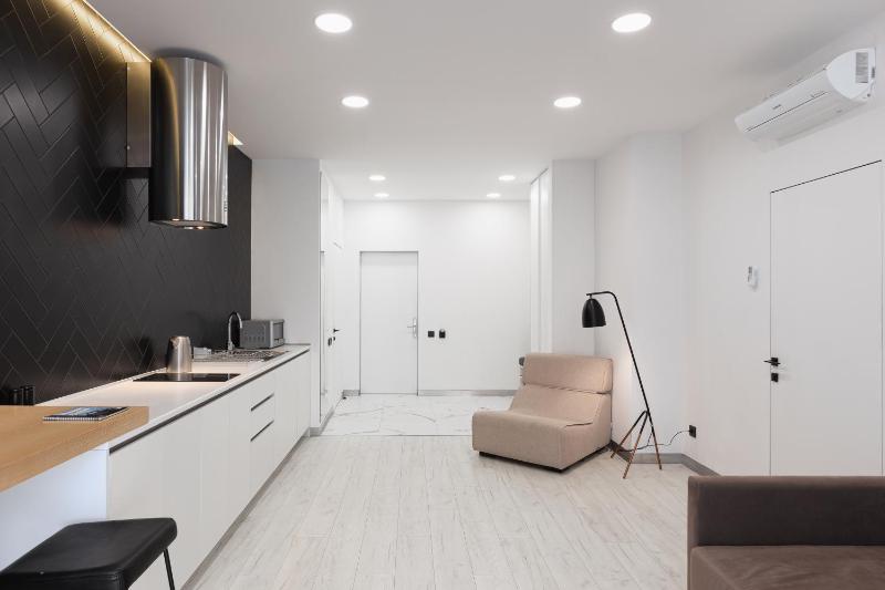 Superior One-Bedroom Apartment image 4