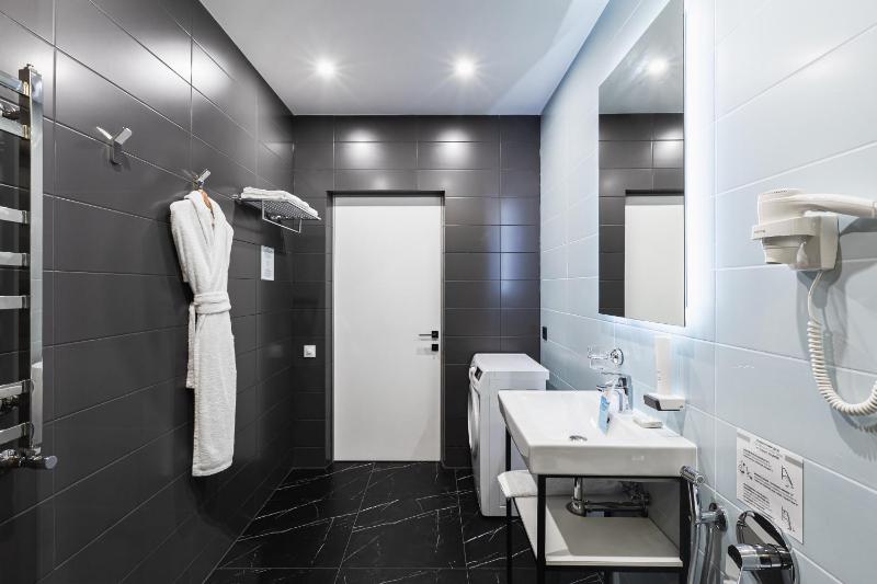 Superior One-Bedroom Apartment image 2