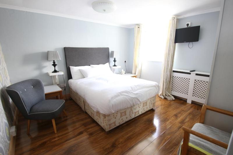 Double or Twin Room image 4
