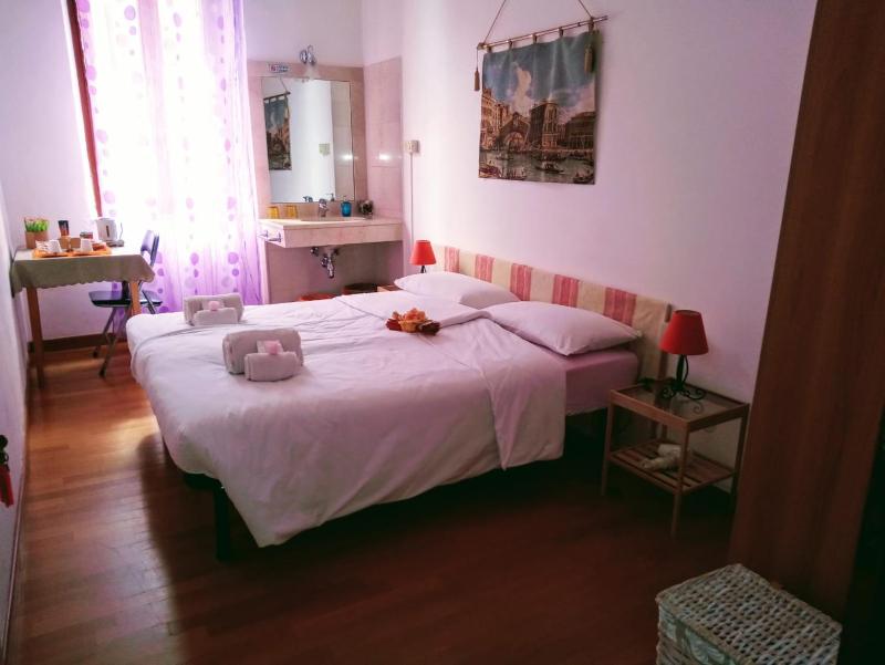Double or Twin Room with Canal View image 1