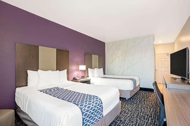 2 Queen Beds, Various Views, Non-Smoking image 3