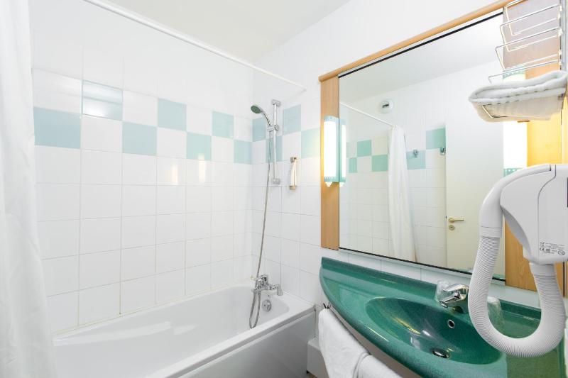 Standard Double Room image 2