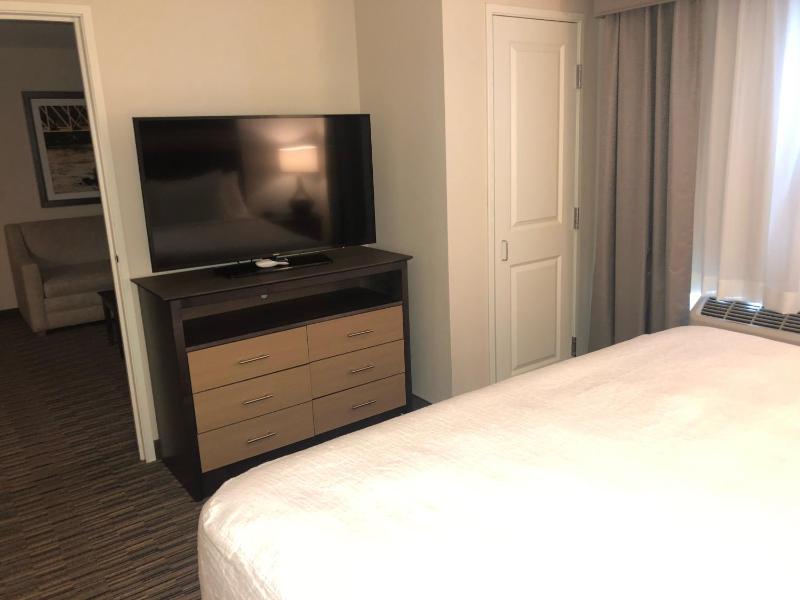 One-Bedroom Suite image 4