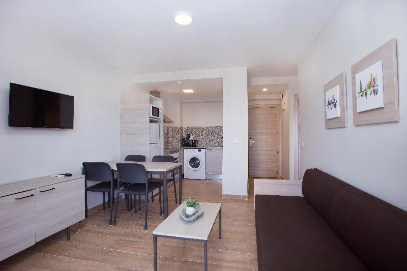 One-Bedroom Apartment (3 Adults) image 3