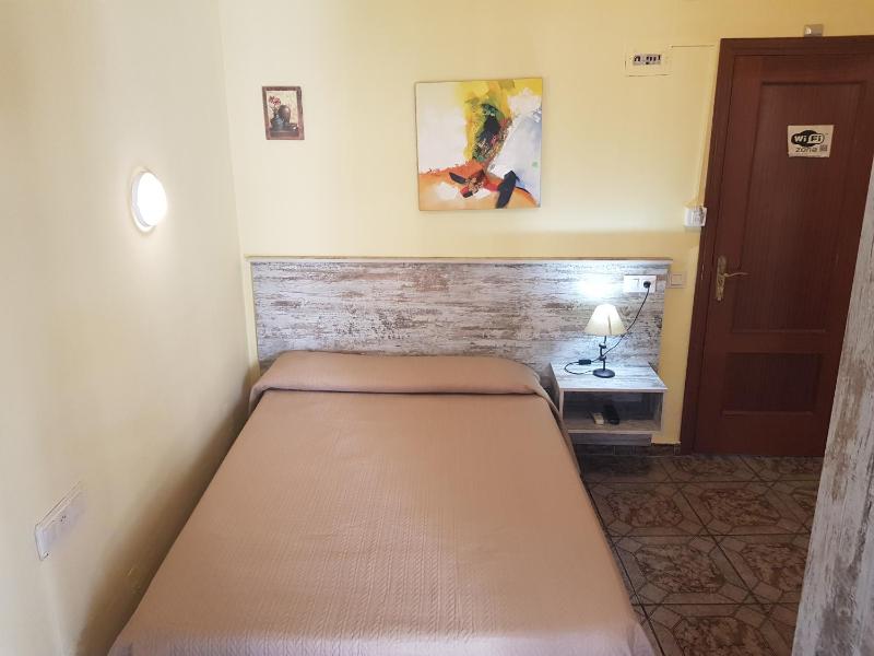 Hostal Virgen Del Rocío - image 8