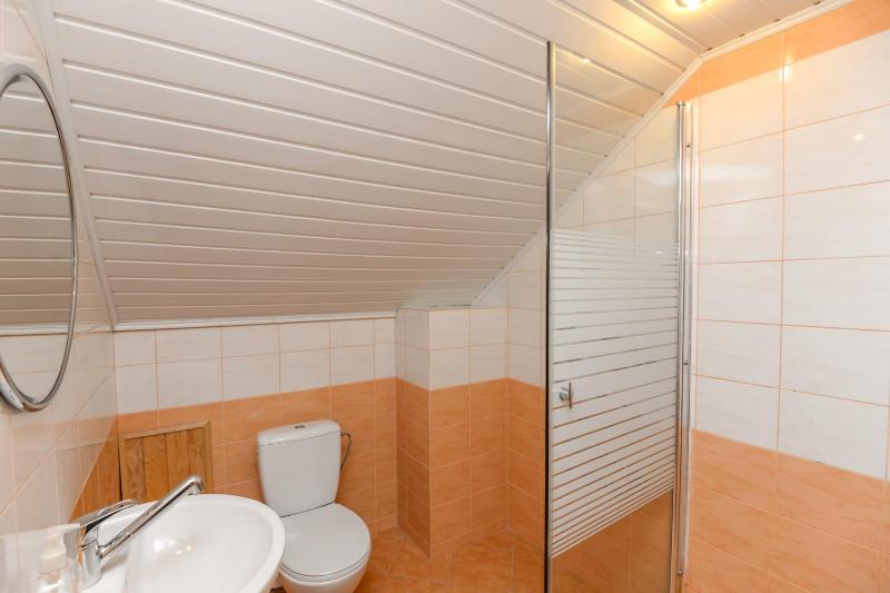 Red Tower Apartments - image 4