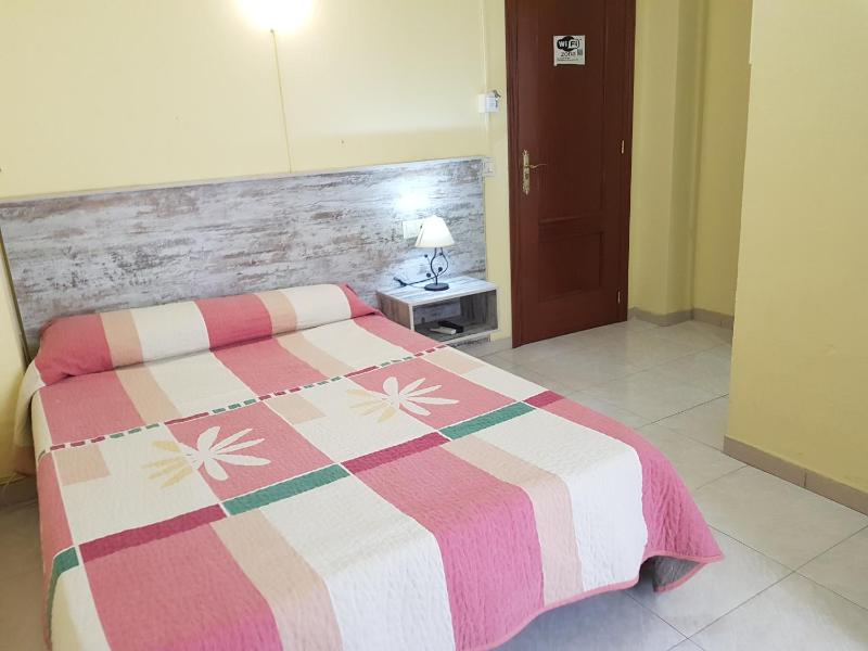 Hostal Virgen Del Rocío - image 28