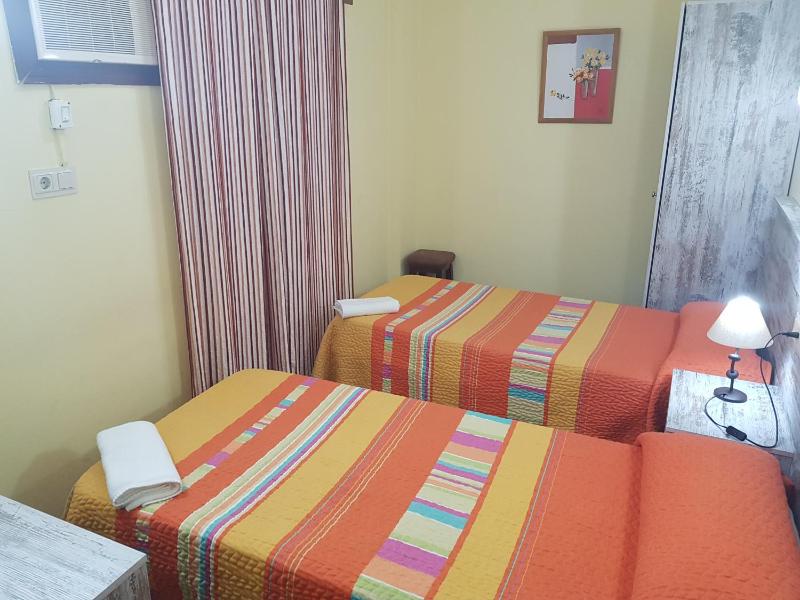 Hostal Virgen Del Rocío - image 32