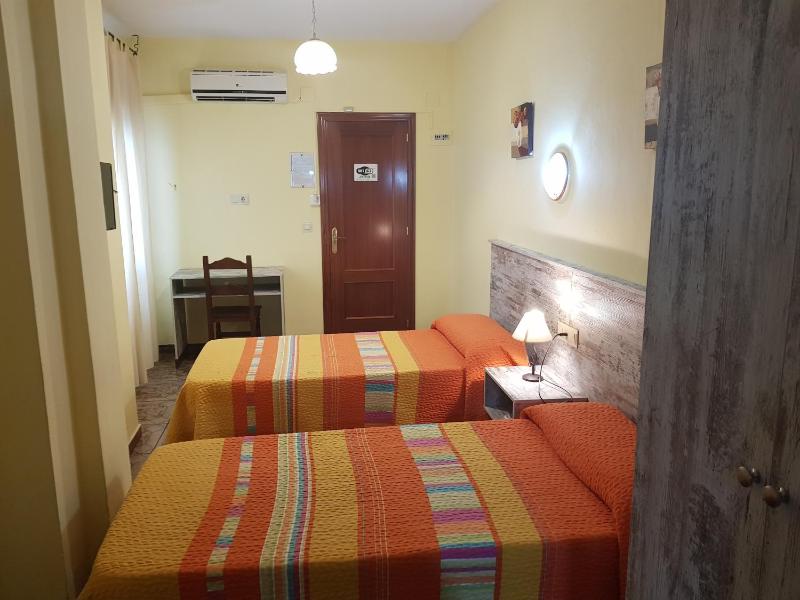 Hostal Virgen Del Rocío - image 33