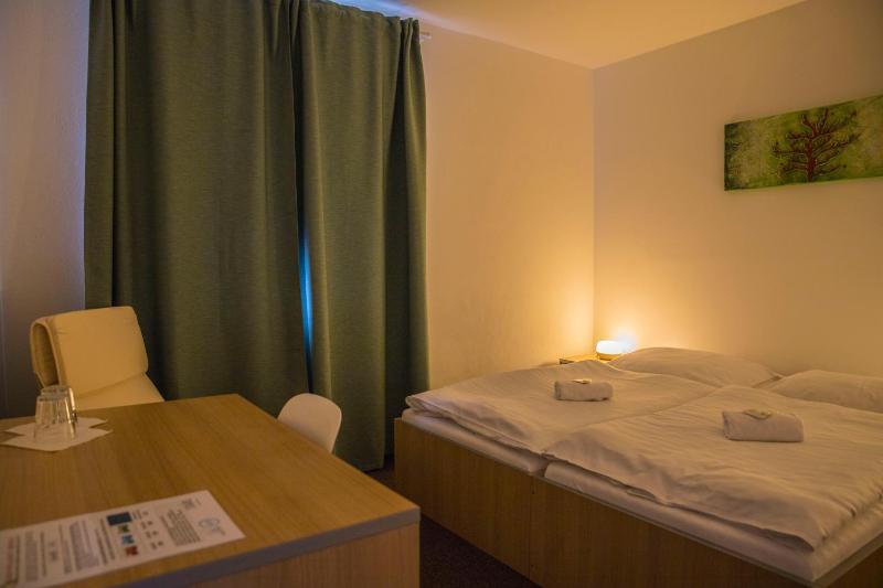 Standard Double Room image 4