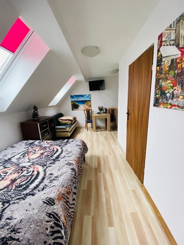 Quadruple Room with Bath image 3