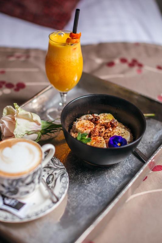 Superior King Room with Balcony image 3