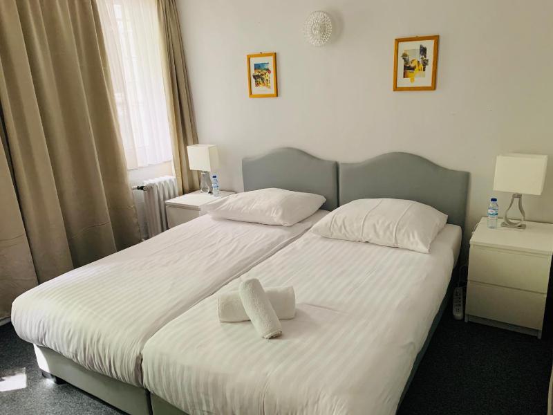 Double or Twin Room image 3