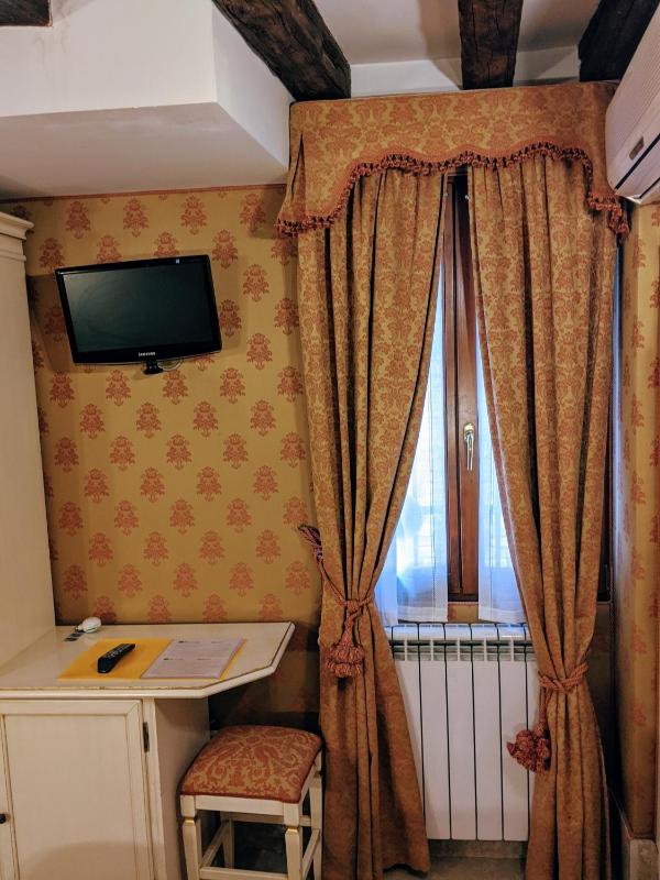 Economy Double Room image 2