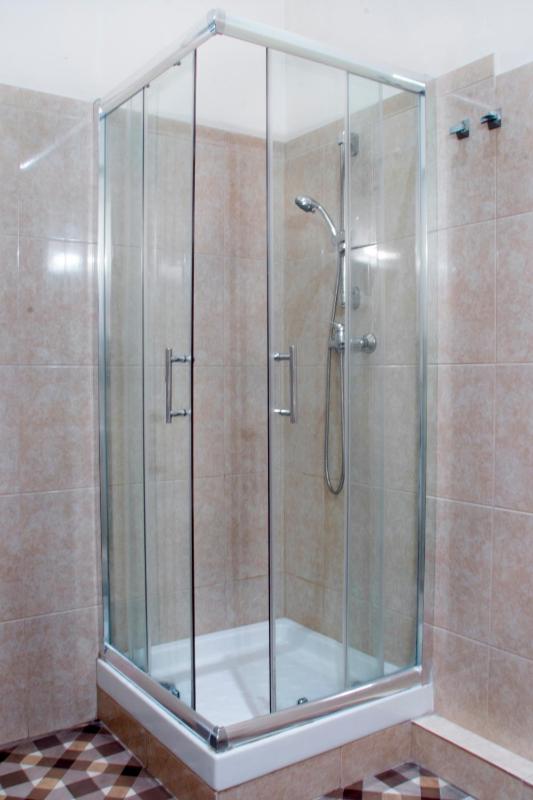 Twin Room image 3