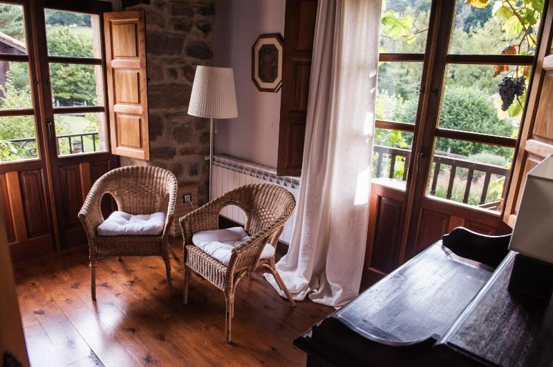 Superior Double Room with Balcony image 3