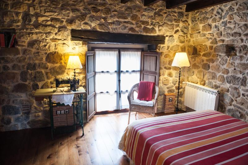 Basic Double or Twin Room image 1