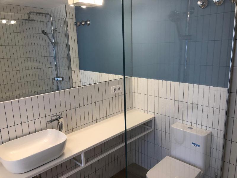 One-Bedroom Apartment with Sea View image 2
