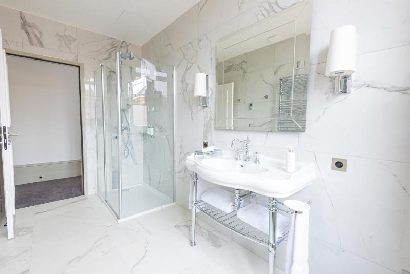 Superior Double Room image 3