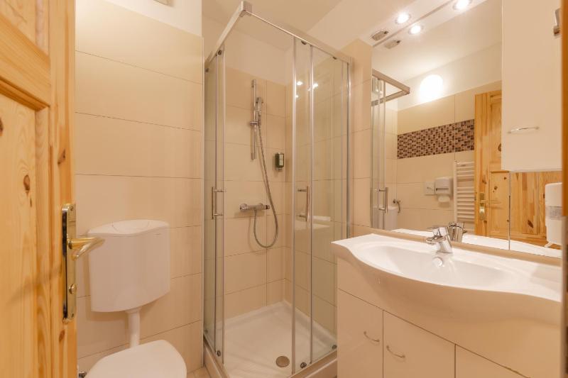One-Bedroom Apartment (4-5 Adults) image 2