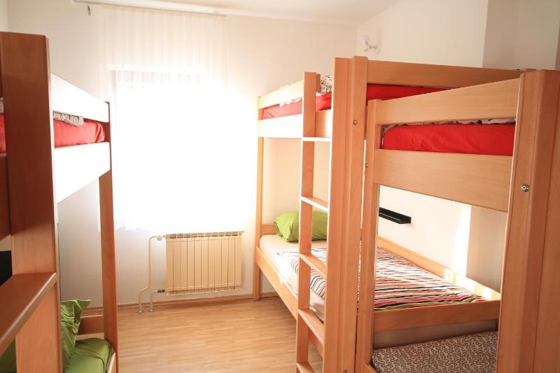 Bed in 8-Bed Mixed Dormitory Room image 1