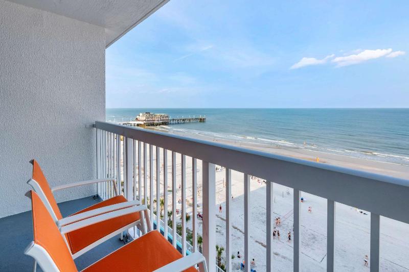 Oceanfront King Room with Sofa Bed - Non-Smoking image 4