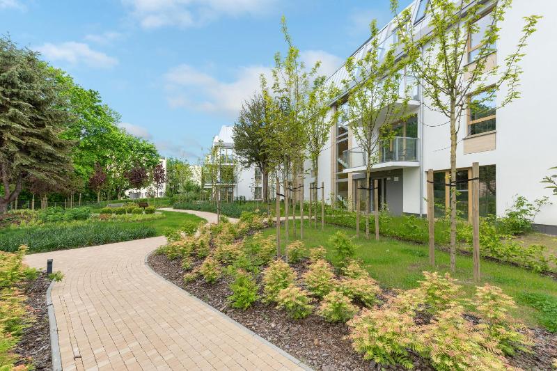 Deluxe One-Bedroom Apartment with Balcony (4 Adults) image 2